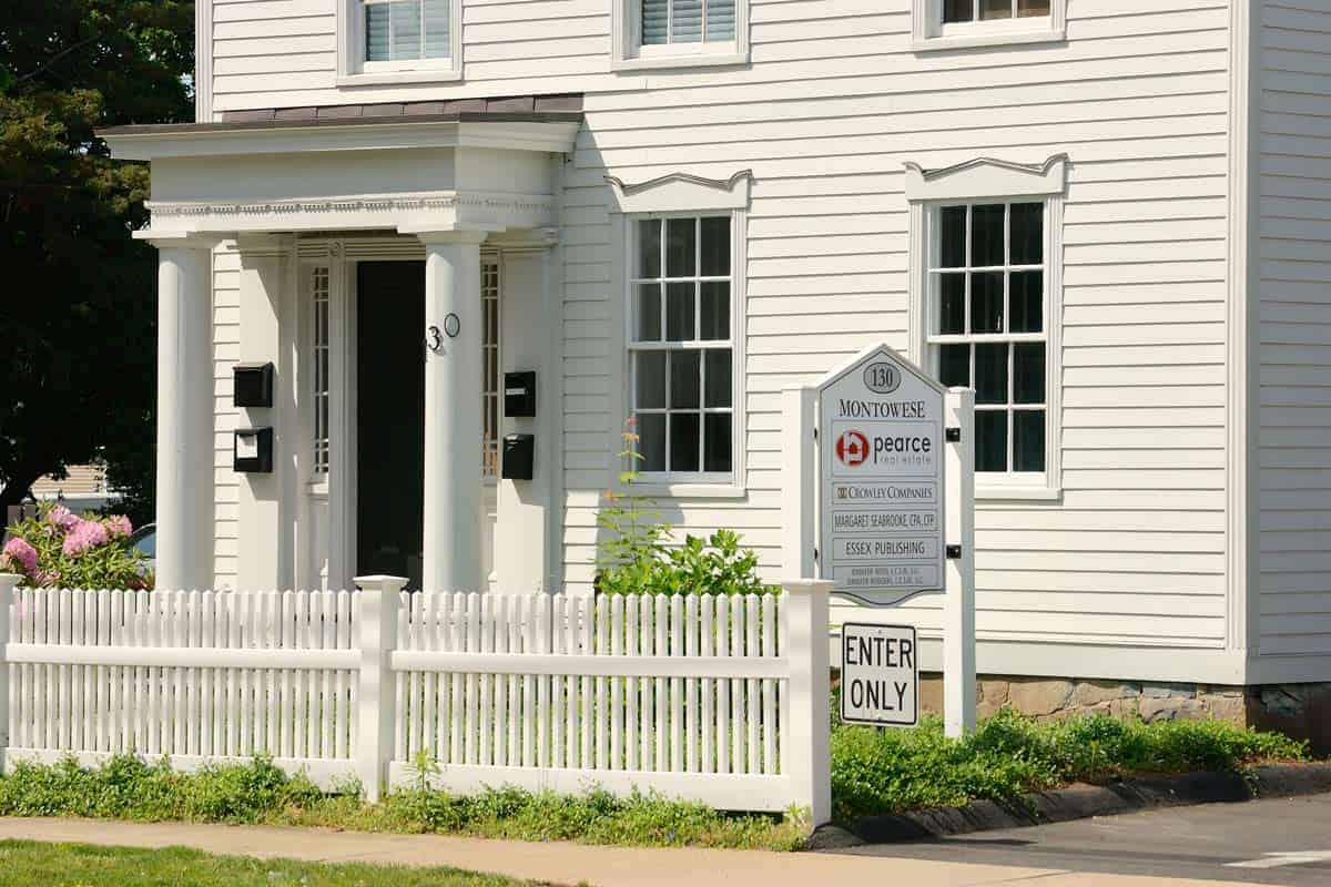 Pearce Real Estate Office in Branford CT