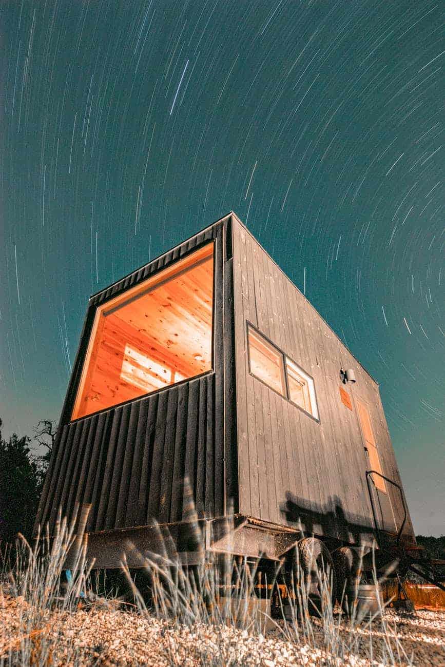 House under the night's sky with stars